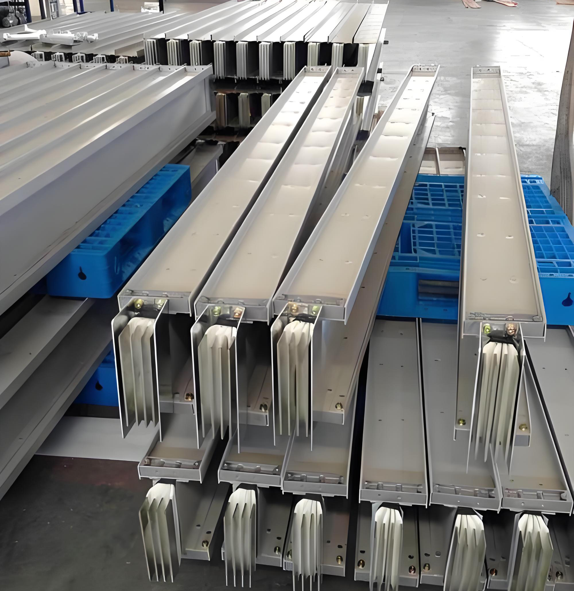 三相铝合金外壳动力母线